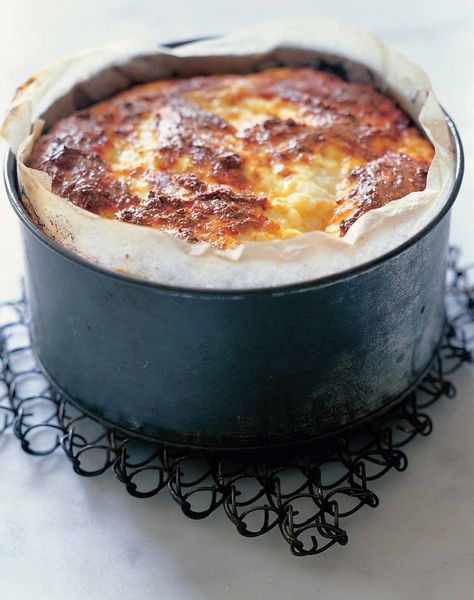 Baked Ricotta Recipe | Leite's Culinaria Ricotta Recipe, Baked Ricotta, Ricotta Recipes, Snacks Für Party, Small Bites, Passover, Naan, Cheese Recipes, Appetizer Snacks