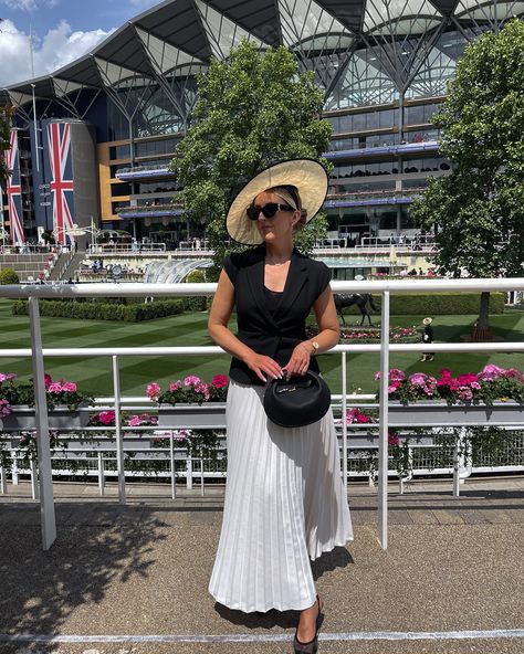 The best girls day getting dressed up for The Royal Ascot 🐎🤍🥂👒 @georgiamay 💗 . . Ascot 2024, Royal Ascot, Race day outfit . . #ascot2024 #royalascot #royalascot2024 #ladiesday #ladiesdayout #raceday #racedayfashion #racedayoutfit #karenmillen #karrenmillendress #fascinator #hatstyle #raceseason #ascot #ascotraces #ascotracecourse #ascothats #ascotstyle #ascotfashion #girlsday Royal Ascot Fashion, Ascot Outfits, Ascot Style, Race Day Fashion, Race Outfit, Race Day Outfits, Ascot Hats, Girls Day, Getting Dressed