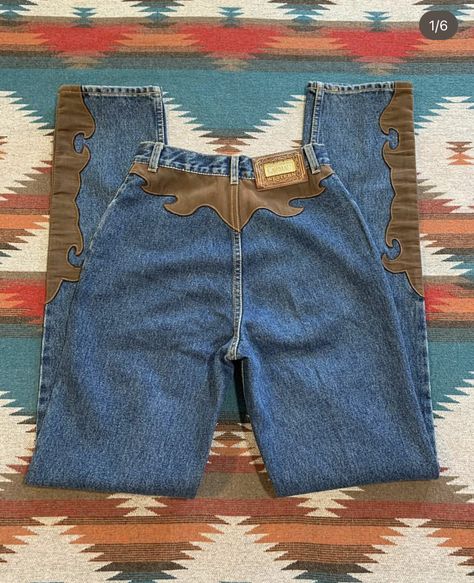 Western 80's Fashion, Western Punk Aesthetic, 70s Fashion Western, Bottons Ideas Clothes, Yallternative Fashion, Vintage Western Aesthetic Outfits, Vintage Cowgirl Outfits, 70s Western Fashion, 70s Country