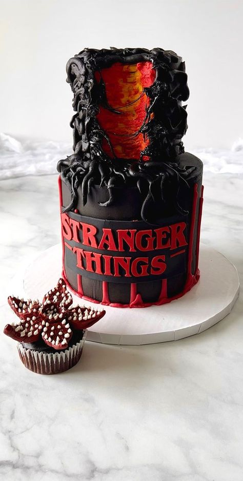 Stranger Things Cake Ideas, Stranger Things Birthday Cake, Stranger Things Cake, Stranger Things Birthday, Red Drip, Movie Cakes, Stranger Things Halloween, Black Cake, 4th Birthday Cakes