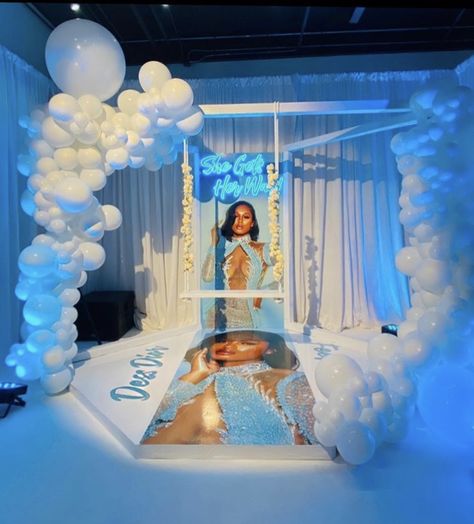 Dess Dior Birthday Dinner, Luxury Sweet 16 Party, Icy Birthday Theme, Suga Hair, Sweet 16 Party Planning, Birthday Dump, Luxury Birthday Party, Sweet Sixteen Birthday Party Ideas, 16th Birthday Decorations