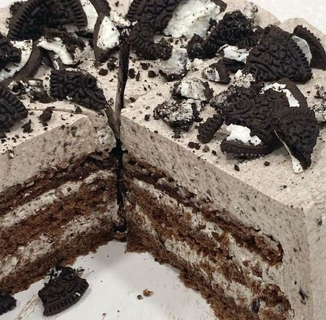 Oreo Aestethic Snack, Oreo Aestethic, Cream Cake Aesthetic, Oreo Aesthetic, Olivia Parker, Consider Me, Culinary Cooking, Cake Aesthetic, Playing For Keeps