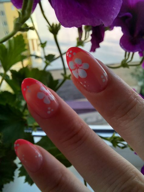 Oval Shaped Nails Summer, Hibiscus Nail Art Short Nails, Summer Flower Nails Short, Hibiscus Flower Nails Simple, Hawaii Pedicure, Hibiscus Nails Almond, Hibiscus Flower Nails Short, Hibiscus Flower Nails Almond, Hawaiian Nail Art