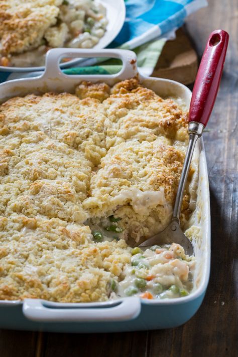 Chicken Pot Pie with Biscuit Topping Chicken Pot Pie Dinner, Pot Pie Recipes, Creamy Chicken Pot Pie, Chicken Carrots, Spicy Southern Kitchen, Southern Kitchen, Pot Pies Recipes, Chicken Pot Pie Recipes, Best Meat