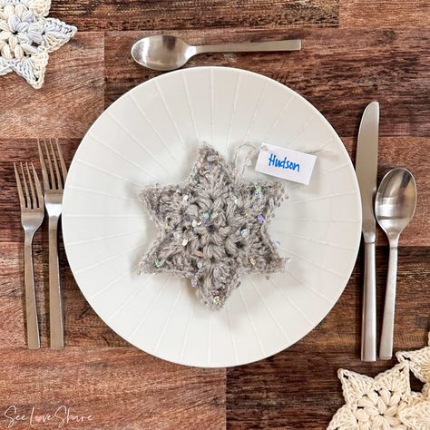 Hanukkah Table 6-Point Star Place Setting – Free Crochet Pattern Garland Crochet Pattern, Garland Crochet, Sparkle Yarn, Metallic Christmas, Christmas Yarn, Ornament Garland, Crochet Stars, Holiday Candy, Puff Stitch