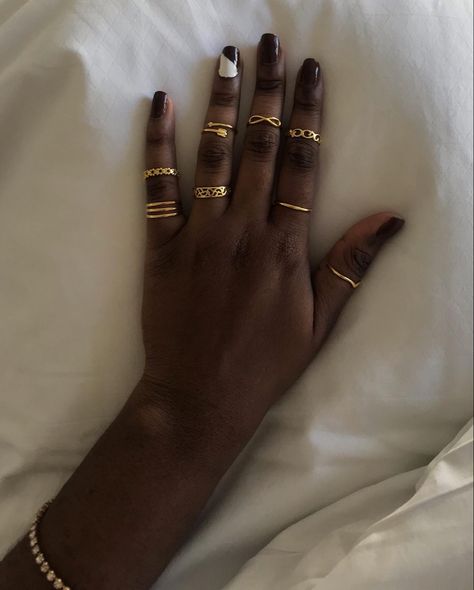 White Brown Nails, Hands With Rings, Black And Gold Aesthetic, Dope Jewelry Accessories, Real Gold Jewelry, Brown Jewelry, Gold Aesthetic, Golden Jewelry, Prom Jewelry