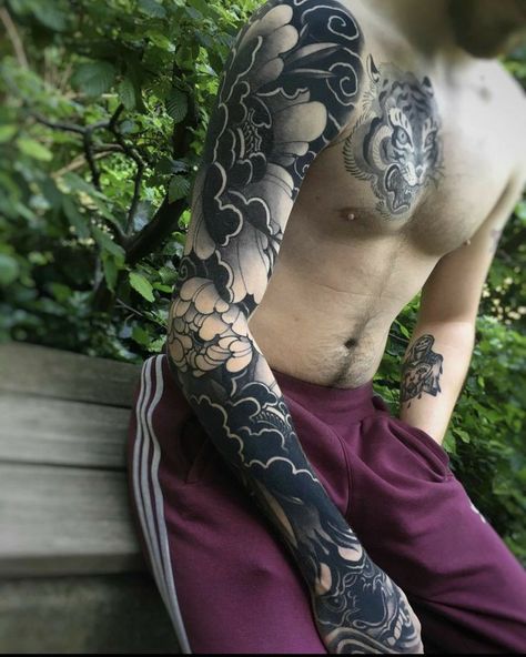 Japanese Coverup Tattoo, Japanese Blackout Tattoo, Japanese Floral Sleeve, Blackwork Cover Up Tattoo, Japanese Blackwork Tattoo, Blackwork Japanese Tattoo, Korean Tattoo Ideas, Negative Tattoo, Arm Cover Up Tattoos