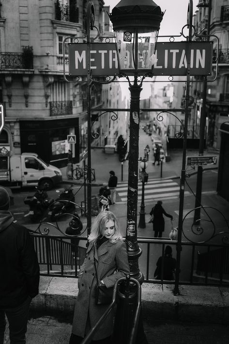 Paris Night Photoshoot, Montmartre Paris Photo Ideas, Palais Garnier Photoshoot, Paris Icons, Photoshoot Paris, Paris Shooting, Street Photography Paris, Street Shooting, Photoshoot In Paris