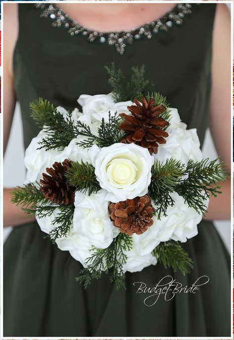 Winter Wedding Flowers - My Gosh! I like them - Visit to See More NOW! Wedding Aesthetic Cake, Forest Wedding Aesthetic, Diy Winter Wedding, Winter Bridal Bouquets, Elegant Wedding Bouquets, Aesthetic Cake, Wedding Decorating, Round Bouquet, Red Bouquet Wedding