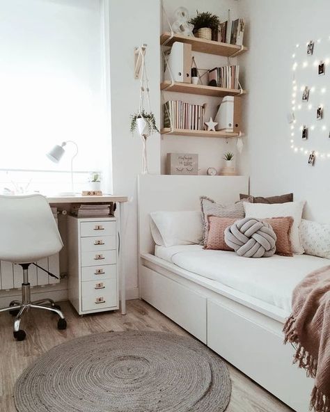 a stylish modern teen girl bedroom in neutrals, with dusty pink touches, lights, a jute rug and potted greenery Pink Teen Girl Bedroom, Modern Teen Room, Small Teen Bedroom, Cool Teen Rooms, Modern Teen Bedrooms, Grey Upholstered Bed, Small Room Makeover, Cool Teen Bedrooms, For Couples