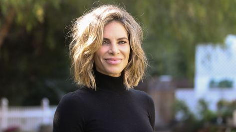 Jillian Michaels Hair, Hairstyles Cut, I Hate Running, Grandma Birthday Card, Hour Workout, Wavy Bob Haircuts, Hair Cosmetics, Jillian Michaels, Wavy Bob Hairstyles