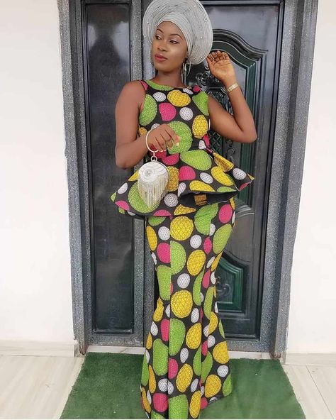 Tops Ankara, Latest Ankara Skirt And Blouse Styles, Model Wax, Lace Skirt And Blouse, Skirt And Blouse Styles, Ankara Skirt And Blouse Styles, Ankara Trousers, Ankara Skirts, Ankara Blouse