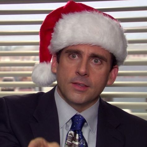 Cursed Christmas Images, The Office Icons, Office Christmas Episodes, Quotes From The Office, Versace Summer, Holiday Meme, Best Of The Office, The Office Christmas, The Office Show