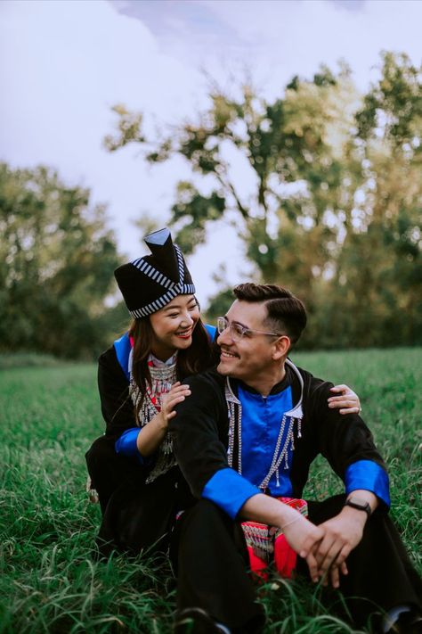 Cultural Photoshoot, Photoshoot Ideas Wedding, Hmong Wedding, White Dress Wedding, Couple Photoshoot Ideas, Inspo Poses, Engagement Photoshoot Ideas, Hairstyle Wedding, Ideas Wedding Photos