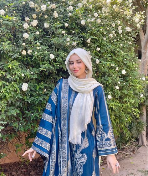 Modest Fashion Hijab, Pakistani Fashion Casual, Muslim Fashion Hijab Outfits, Desi Fashion Casual, Pakistani Fancy Dresses, Pakistani Dresses Casual, Hijabi Outfits Casual, Everyday Fashion Outfits, Simple Pakistani Dresses