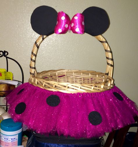 Minnie Mouse Easter basket Minnie Mouse Easter Basket, Minnie Baby Shower, Easter Basket Gifts, Minnie Mouse Birthday Party Decorations, Basket Gifts, Minnie Mouse Baby Shower, Pink Wrapping Paper, Disney Easter, Mickey Mouse Clubhouse Birthday