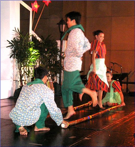 learn how to dance tinikling (bamboo dance) Tinikling Dance Costume, Tiklos Dance, Tinikling Dance Philippines, Folk Dance Costume Philippines, Tinikling Folk Dance, Debut Dress Ideas, Tinikling Dance, Vr Exhibition, Chinese Jump Rope