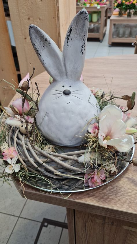 Easter Pottery Ideas, Easter Pottery, Clay Wall Hanging, Easter Egg Crafts, Clay Wall, Papel Mache, Egg Crafts, Easter Crafts Diy, Pottery Glazes