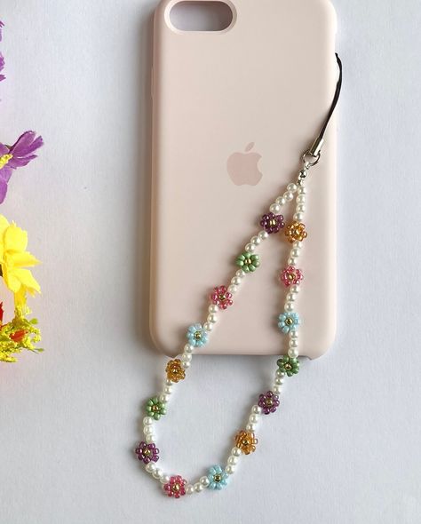 Beaded flower phone straps 🌸🌼🌺 Which colourway is your fave? #phonestraps #phonebeads #beadedflower #phoneaccessories #cottagecoreaesthetic Phone Jewelry Accessories, Diy Phone Strap, Phone Charms Diy, Diy Phone Charms, Phone Charms Strap, Phone Strap Beads, Keychain With Beads, Phone Hanger, Beaded Phone Charms