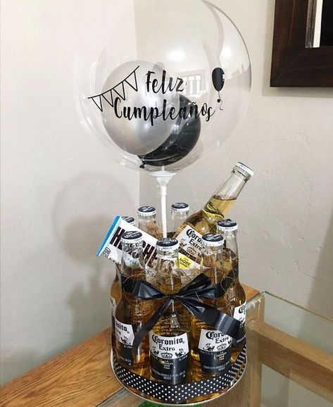 Basket Birthday Gifts, Diy Fathers Day Gift, Gift Basket Birthday, Boyfriends Birthday Ideas, Birthday Beer Cake, Beer Basket, Diy Fathers Day, Fathers Day Gift Basket, Valentine's Day Gift Baskets