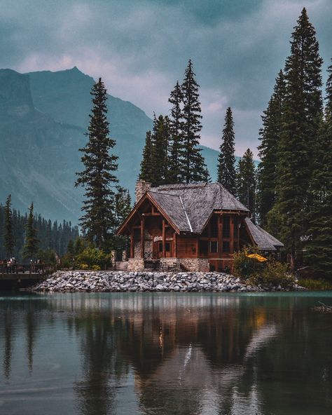 The Biggest Benefits of Buying a Lake House House Near Lake, Lake Cabin Decor, Lake House Plans, Lake Cabins, A Cabin, Cabin In The Woods, A Log, Forest House, Cabin Life