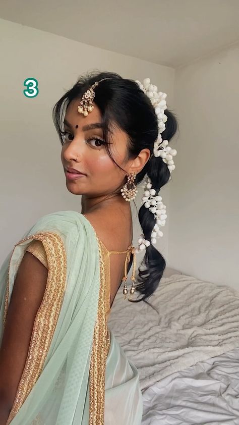 Jasmine Flower Hairstyle For Short Hair, Jasmine Flowers In Hair Indian Aesthetic, South Indian Flower Hairstyles, Indian Hair Flowers, Tamil Hairstyle With Flowers, Hair With Jasmine Flowers, Jasmine Flower Hairstyle For Saree, Indian Hairstyles With Flowers, Jasmine In Hair