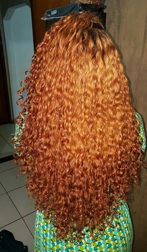 Long Curly Orange Hair, Curly Orange Hair Aesthetic, Curly Hair Orange, Orange Curly Hair, Long Orange Hair, Curly Ginger Hair, Copper Brown Hair, Pretty Red Hair, Perfect Curly Hair