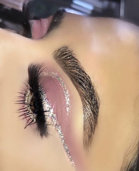 Photographic Makeup, Glitter Makeup Looks, Peach Makeup, Makeup For Black Skin, Glitter Eye, Eye Makeup Pictures, Eye Makeup Designs, Colorful Eye Makeup, Makeup Eye Looks