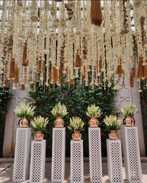 Sunderkand Path Decoration, Rajnigandha Flower Decor, Ambience Decor, Vintage Wedding Invitation Cards, Asian Wedding Decor, White And Gold Decor, Reception Stage Decor, Wedding Color Pallet, Flower Garland Wedding