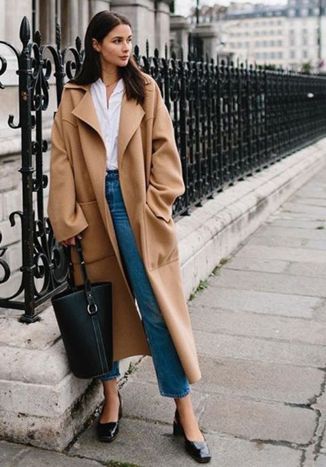 Chic Long Brown Outerwear, Brown Suede Long Coat Outerwear, Tan Duster Coat, Zara Brown Long Coat, Duster Coat Outfit, Brown Suede Trench Coat, Brown Coat, Coat Outfits, European Fashion