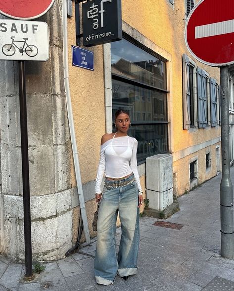 Fits I love from last week ☀️ White Sheer Top Outfit, Sheer Top Outfit, Wash Jeans Outfit, Bra Outfit, White Sheer Top, White Bra, Pic Pose, Photoshoot Inspo, Outfit Jeans