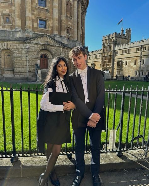 Radcam Oxford Study Couple, Oxford University England, Ivy League Colleges, Oxford Student, Dream University, Oxford College, Durham University, Oxford Uk, London Cafe