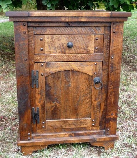 Rustic Wood Nightstand, Primitive Nightstand Ideas, Bedside Table Wood Rustic, Rustic Italian Home, Pallet Patio Furniture, Pallet Patio, Rustic Log Furniture Cabnet, Barnwood Furniture, Rustic Italian