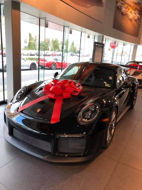 Gift Cars Luxury, Car As A Gift, Car Gift Aesthetic, Car Present, Porche Car, Gentleman Lifestyle, Black Porsche, Fancy Cars, Porsche Cars