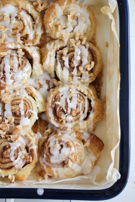 These cinnamon puff pastry rolls are the easiest rolls you could possibly make. Sweet, flaky, so delicious, and ready to serve in about 30 minutes. #whereismyspoon #puffpastrycinnamonrolls #cinnamonpuffpastryrolls #puffpastryrolls #cinnamonpuffpastry #pastrycinnamon Cinnamon Rolls With Puff Pastry, Cinnamon Puff Pastry, Puff Pastry Cinnamon Rolls, Pastry Cinnamon Rolls, Puff Pastry Rolls, Puff Pastry Cinnamon, Pastry Rolls, Nibbles For Party, Frozen Rolls