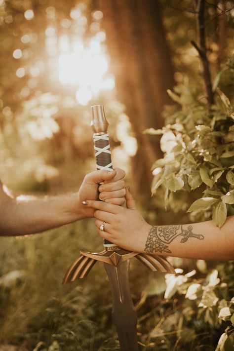 Legend Of Zelda Wedding Ideas, Fantasy Wedding Pictures, Nerdy Wedding Photos, Nerdy Couple Photoshoot, Nerd Engagement Photos, Lord Of The Rings Engagement Photos, Lotr Engagement Photos, Dnd Engagement Photos, Gamer Engagement Photos