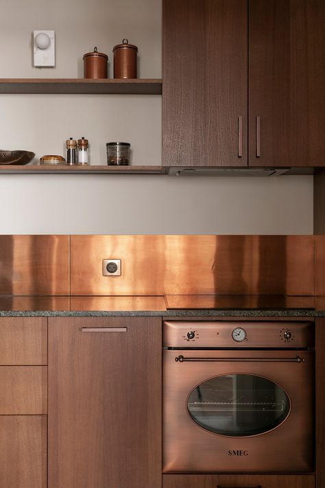 Copper Kitchen Backsplash, Metal Backsplash, Types Of Wood Flooring, Concrete Effect Paint, Small Kitchen Design, Copper Backsplash, Elevated Homes, Ikea Kitchen Design, Apartment Chic