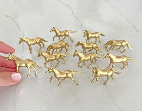 Horse Table Decorations, Msu Tailgate, Derby Brunch, Preakness Party, Pony Party Favors, Horse Party Decorations, Kentucky Derby Themed Party, Horse Figures, Kentucky Derby Party Decorations