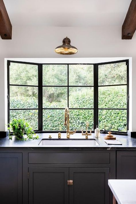 Kitchen Sink in Bay Window - Transitional - Kitchen Latest Window Designs, Kitchen Countertop Trends, Kitchen Bay Window, Kitchen Window Design, Amber Interiors Design, Transitional Decor Bathroom, Black Granite Countertops, Black Countertops, Transitional Decor Kitchen