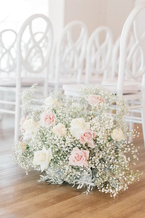 Pink Gypsophila Wedding, Pink Roses Bridal Bouquet, Wedding Pink Flowers, Church Flowers Wedding, Pink Wedding Flowers Centerpiece, White Wedding Flower Arrangements, Wedding Table Centerpieces Elegant, White Wedding Arch, Gypsophila Wedding