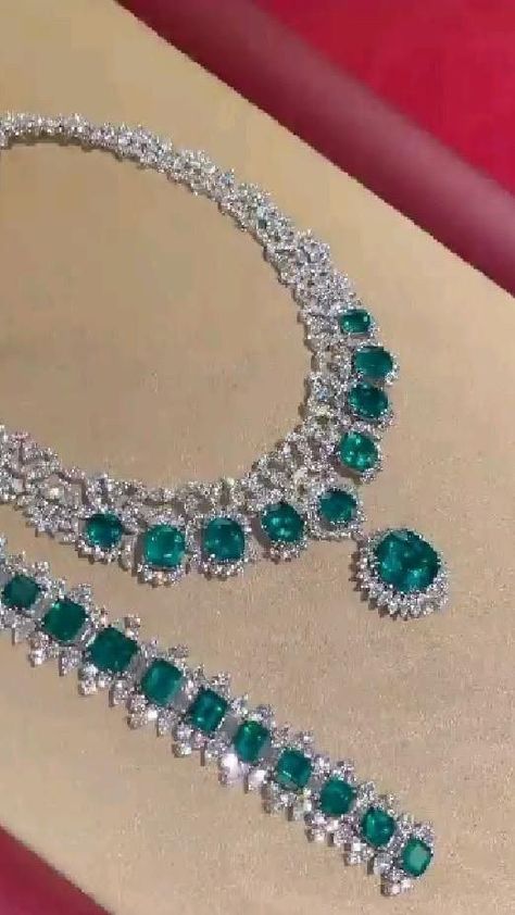 Most Expensive Jewelry, Emerald And Diamond Necklace, Emerald Jewellery, Beautiful Jewelry Diamonds, Bride Jewelry Set, Neck Pieces Jewelry, High Fashion Jewelry, Expensive Jewelry Luxury, Diamond Necklace Designs