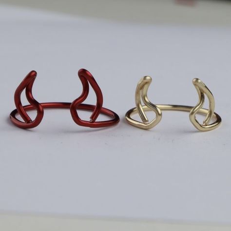 Rings Diy Handmade, Jewelry Out Of Wire, Accessories With Wire, Devil Wire Ring, Made Rings Diy, Rings Made Out Of Wire, Ring Ideas Diy Wire, Aesthetic Rings Diy, Devil Horn Wire Ring