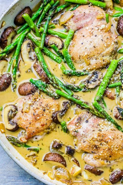 Chicken Asparagus Mushroom, Lemon Chicken And Asparagus, Mushroom Asparagus, Creamy Chicken Mushroom, Easy Creamy Chicken, Panini Recipes Chicken, Chicken And Asparagus, Creamy Italian Chicken, Recipe Using Chicken