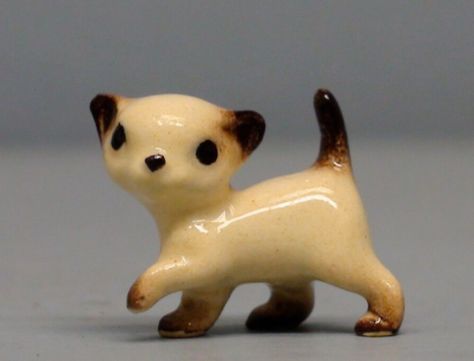 Retired Hagen Renaker Walking Siamese Kitten | eBay Miniature Clay Figurines, Ceramic Cat Figurine, Glass Animals Figures, Bedroom Knick Knacks, Cute Knick Knacks, Vintage Ceramic Figurines, Cool Trinkets, Fairy Trinkets, Polymer Clay Creatures