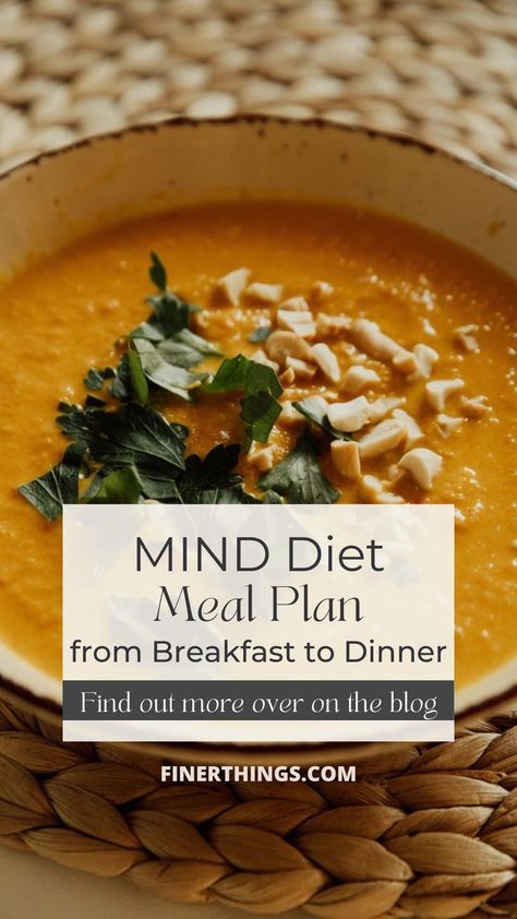 MIND Diet Meal Plan from Breakfast to Dinner #DietMealPlan Mind Diet Meal Plan, Mind Diet Recipes, Mediterranean Diet Recipes Dinners, Mind Diet, Best Fat Burning Foods, Cilantro Lime Chicken, Makanan Diet, Dash Diet, Diet Menu