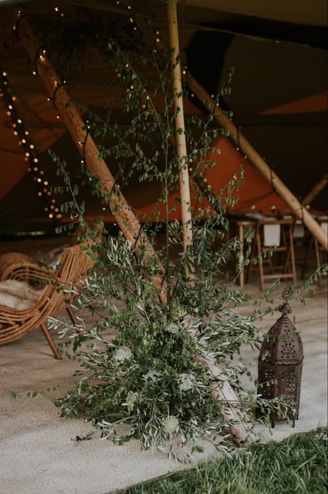 Tipi wedding
Wedding flowers Outdoor Wedding Entrance, Tipi Wedding Ideas, Entrance Flowers, Floral Entrance, Teepee Tent With Flowers, Wedding Tipi Decor, Tipi Wedding Decor, Lemon Wedding Cakes, Tipi Marquee Wedding