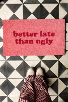 Beautiful Home Decor Ideas, Pink Door Mat, Pink And Brown Decor, Cute Door Mat, Cute College Apartment Ideas Living Room, First House Ideas, Cool House Decor, Funny Door Mats, Funny Front Door Mats