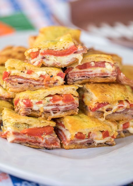 Antipasto Squares, Appetizer Sandwiches, Square Recipes, Crescent Roll Recipes, Sloppy Joe, Football Food, Provolone, Crescent Rolls, Roasted Red Peppers