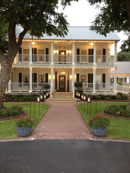 Southern Style Homes, Southern Colonial, Southern Mansions, Southern Homes, Family House Plans, Farmhouse Exterior, Colonial House, Southern Living, Pretty House