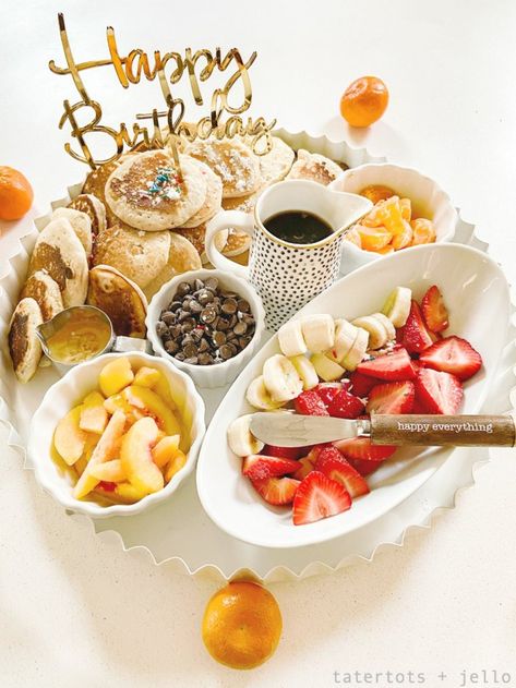 Create a Simple Pancake Charcuterie Board in Minutes! Celebrate a birthday, Mother's Day, Father's Day or special event with a breakfast-in-bed pancake board! Birthday Breakfast Pancakes, Breakfast Ideas In Bed, Birthday Breakfast For Her, 30th Birthday Breakfast Ideas, Mom Birthday Breakfast, Breakfast Platter Ideas Simple, Pancakes For Birthday, Birthday Breakfast Board, Birthday Breakfast In Bed For Him